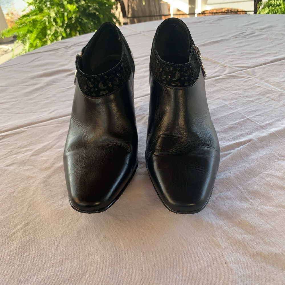 Vntg. Brighton “Reel” Black Leather Mule Heel 9M - Picture 4 of 7